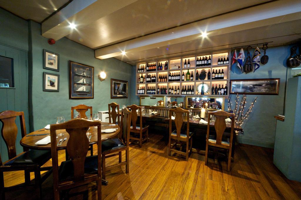 Hotel Quinlan&Cooke Boutique Townhouse&QCs Seafood Restaurant à Cahersiveen Extérieur photo