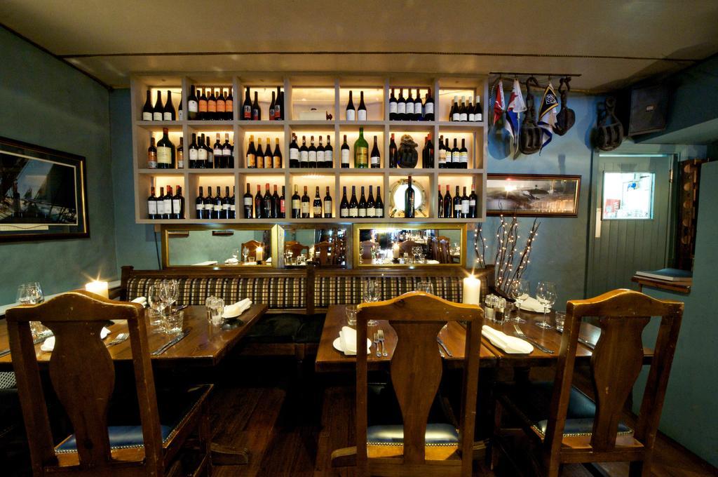 Hotel Quinlan&Cooke Boutique Townhouse&QCs Seafood Restaurant à Cahersiveen Extérieur photo